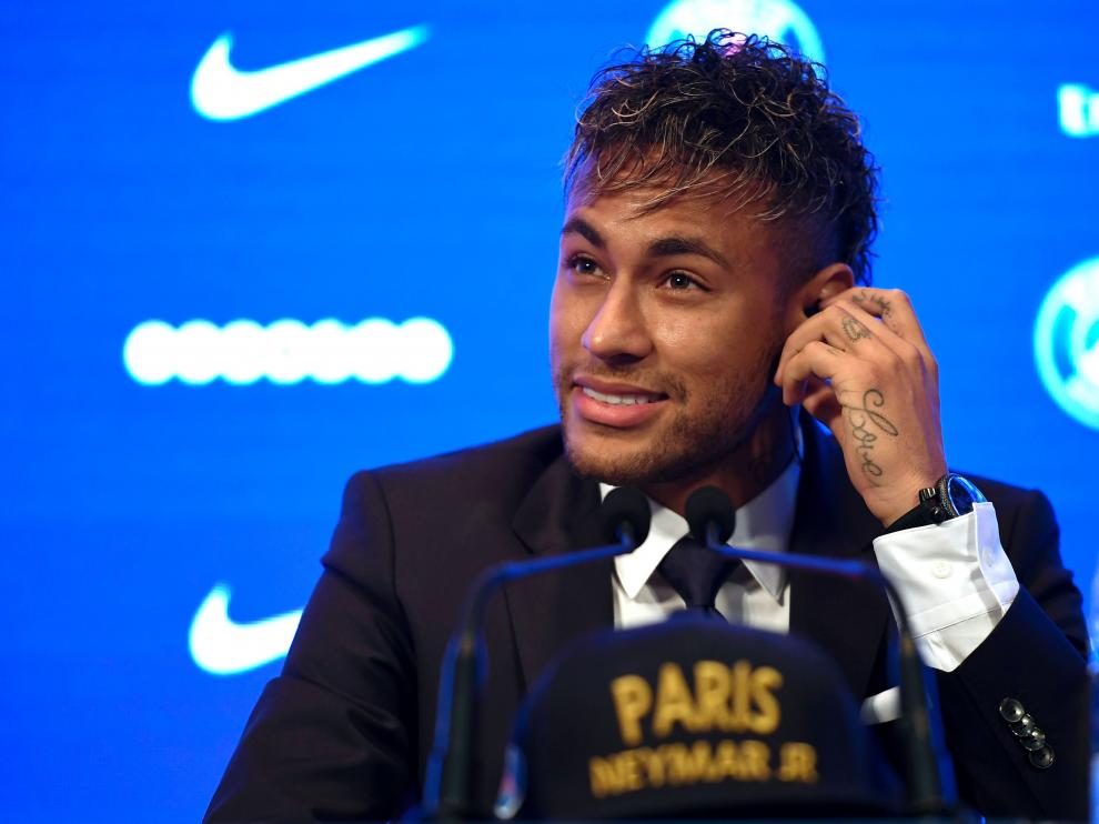 Neymar, durante su presentación como jugador del PSG.