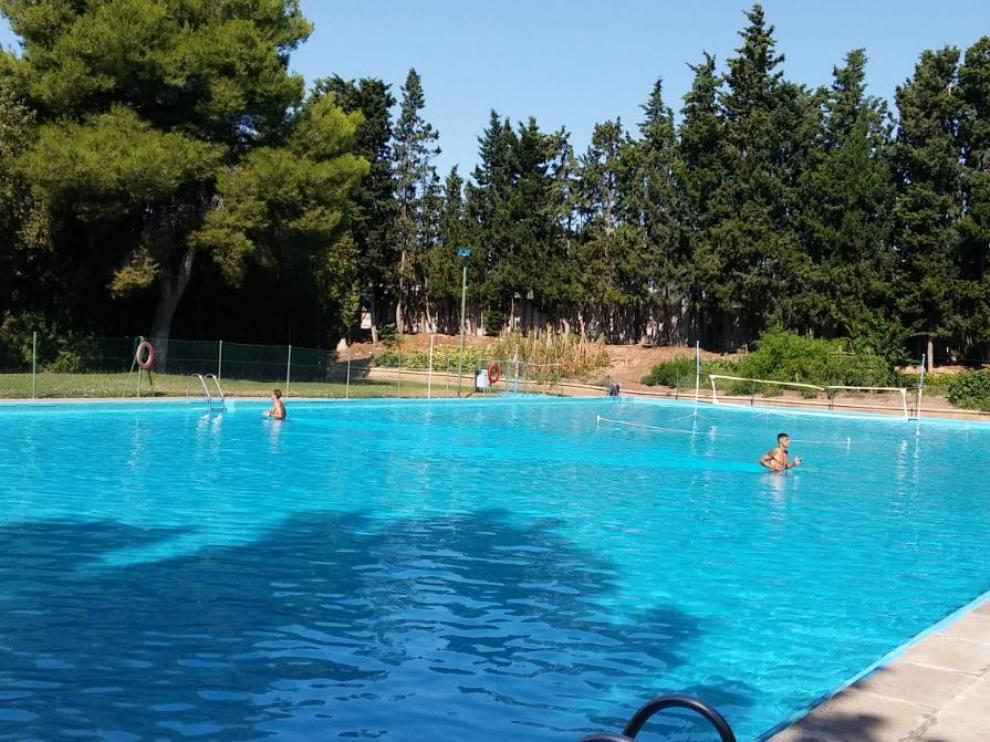 Grippo y Wilk, en la piscina de la Ciudad Deportiva, se ejercitan dentro del agua bajo la tutela del fisioterapeuta Míchel Román.