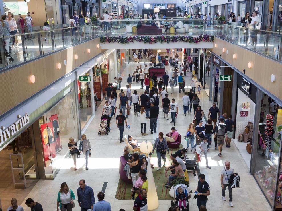 Los grandes centros, como este de Puerto Venecia, son muy concurridos para el 'Black Friday'.