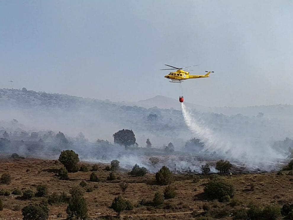 Incendio forestal entre Corbalán y Peralejos
