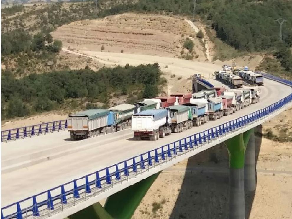 Prueba de carga en el nuevo viaducto de la autovía Mudéjar