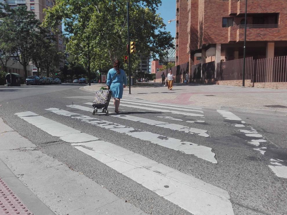 Paso de peatones en la interseccíon entre Condes de Aragón y Juan Pablo II,