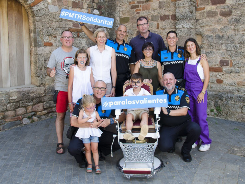 Doce niños con cáncer han rapado la cabeza a 24 agentes.