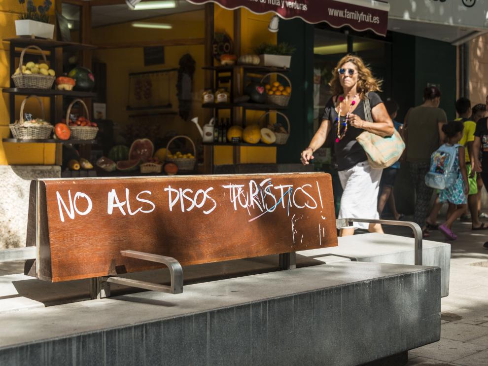 Aparecen pintadas contra los pisos turísticos en Mallorca.