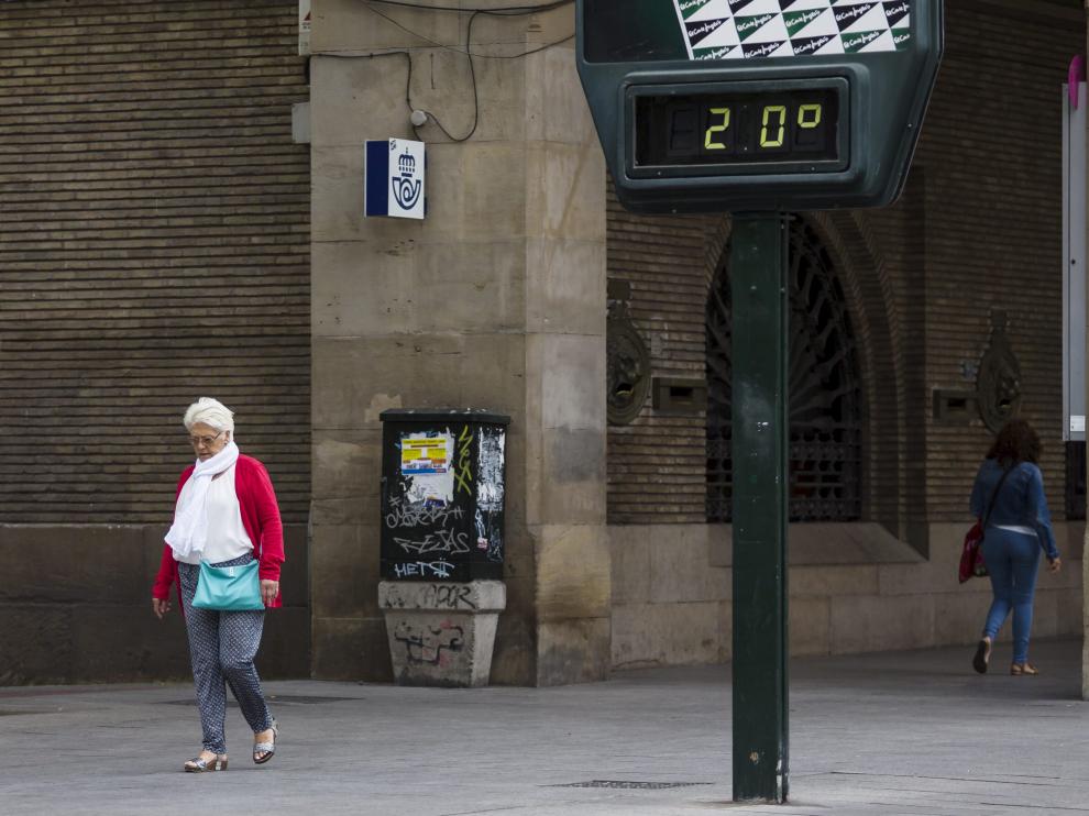 Los zaragozanos tendrán que volver a sacar las chaquetas porque se esperan máximas de 25 grados en la capital aragonesa.