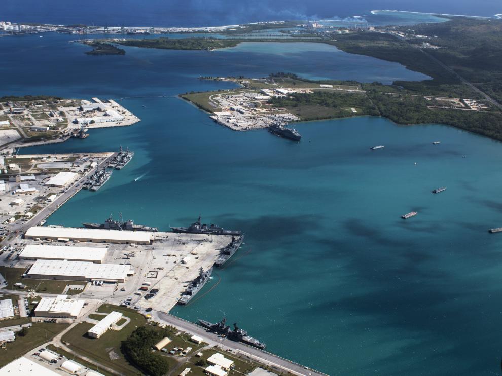 Imagen aérea de instalaciones de Estados Unidos en la isla de Guam.