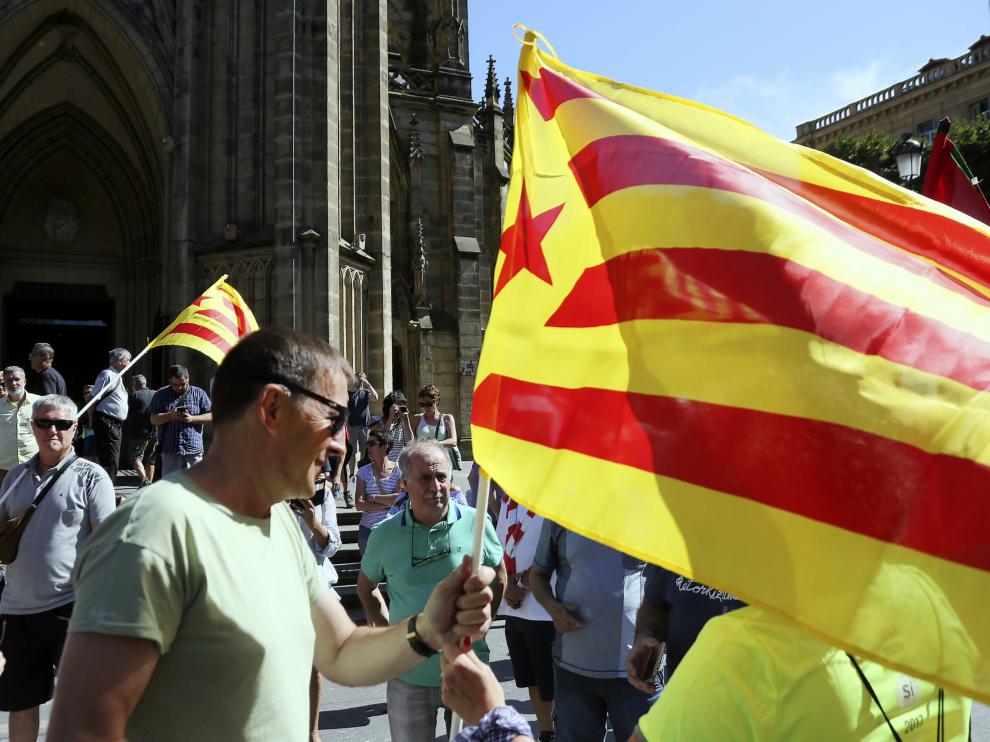 Miles de personas claman por la independencia de Cataluña en San Sebastián
