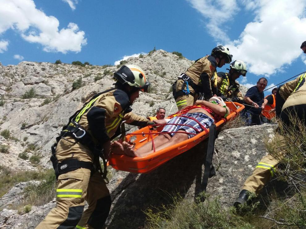 Los bomberos de la DPZ han rescatado al herido.