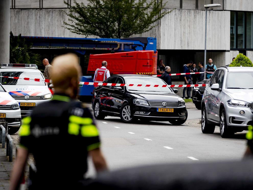 La Policía ha liberado a la mujer que había sido tomada como rehén por un hombre armado con un cuchillo que este jueves ha asaltado el edificio donde se encuentra la emisora neerlandesa 3FM, en la ciudad de Hilversum, en el centro de Países Bajos.
