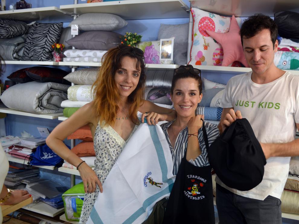 Leticia Dolera, Nuria Gago y Jorge Suquet, de compras