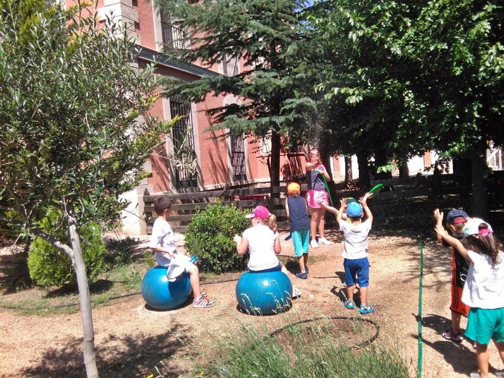 Niños de 0 a 3 años participan en las colonias.