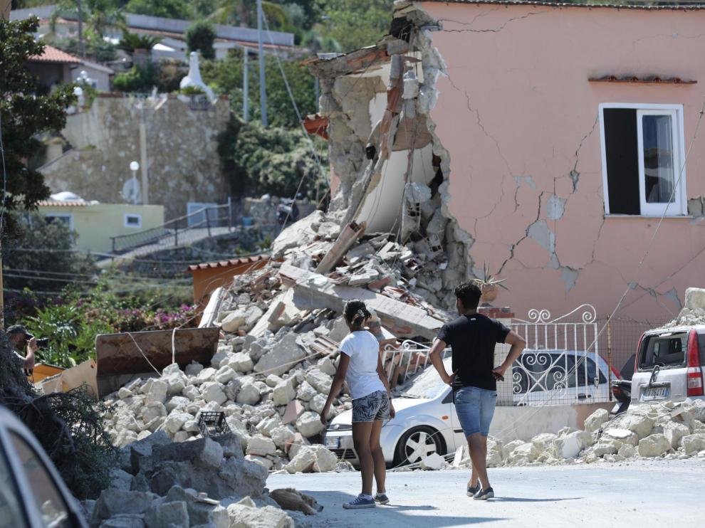 Vista de los daños causados tras el terremoto en la isla de Ischia en Italia.