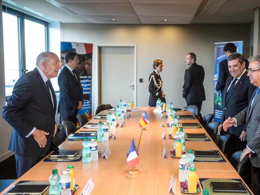El ministro de Interior francés y el español, en la reunión que han mantenido este martes en París