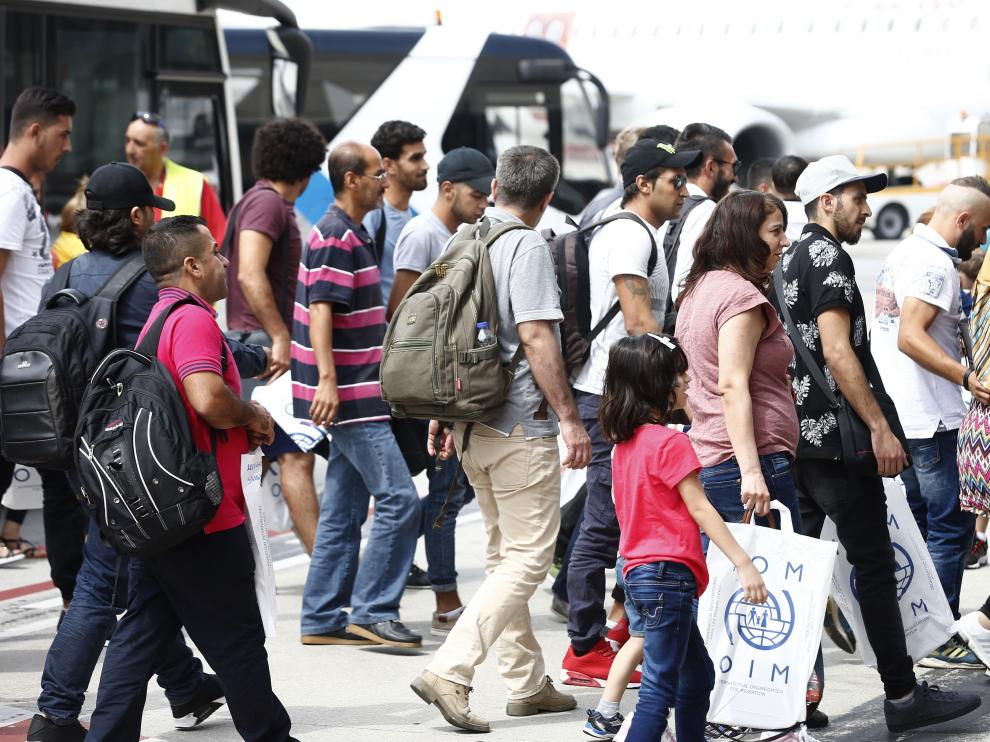 Los refugiados e inmigrantes tienen buena salud general pero su riesgo de caer enfermos aumenta durante el viaje o en el país de destino.