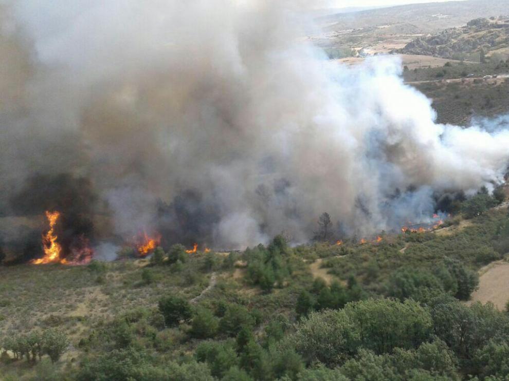 Incendio en el vertedero de Bronchales