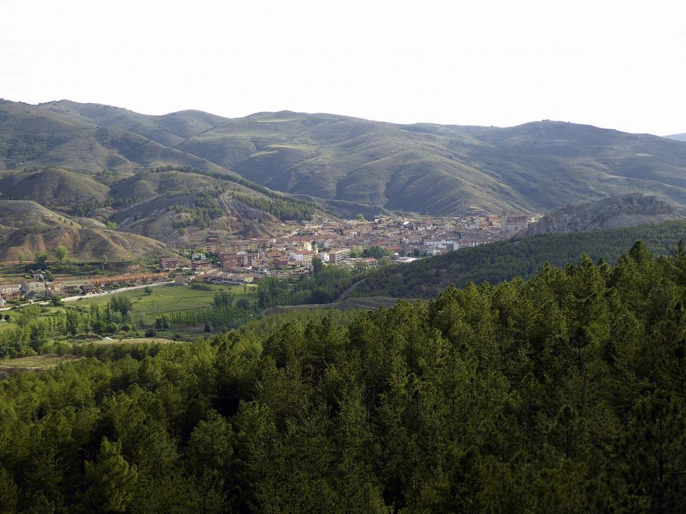 La localidad de Montalbán, desde uno de los miradores de la ruta.