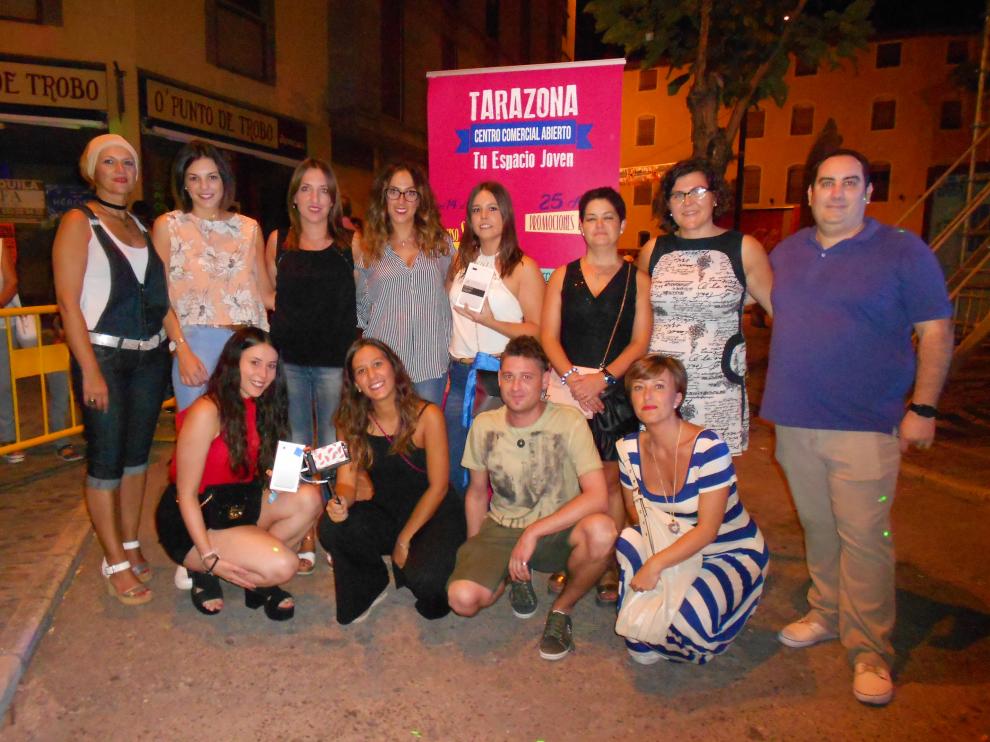 Foto de familia de los ganadores y miembros de la ACT.