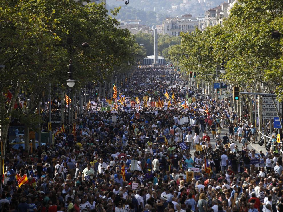 Miles de personas este sábado en el centro de Barcelona.