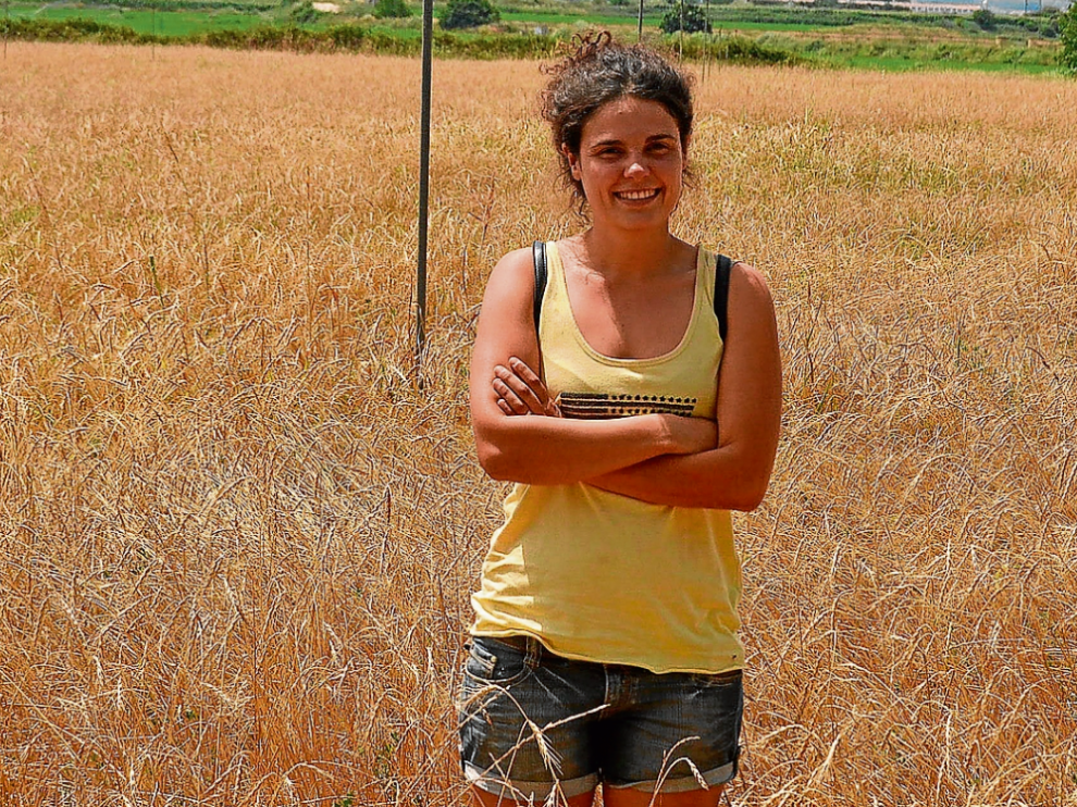 Lucía Palacín, junto a su familia, realiza los cultivos de espelta en campos con periodo de barbecho donde pasta su ganado.