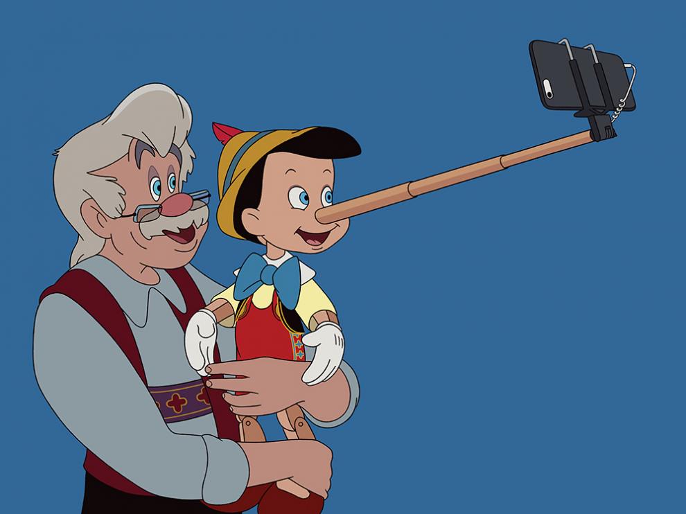 La nariz de Pinoche es la herramienta perfecta como palo 'selfie' para una foto en familia.
