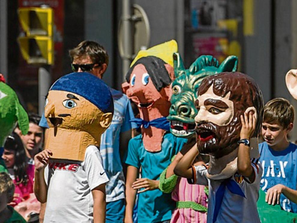 Una imagen de los cabezudos de Barbastro, protagonistas de un vídeo promocional del Ayuntamiento.