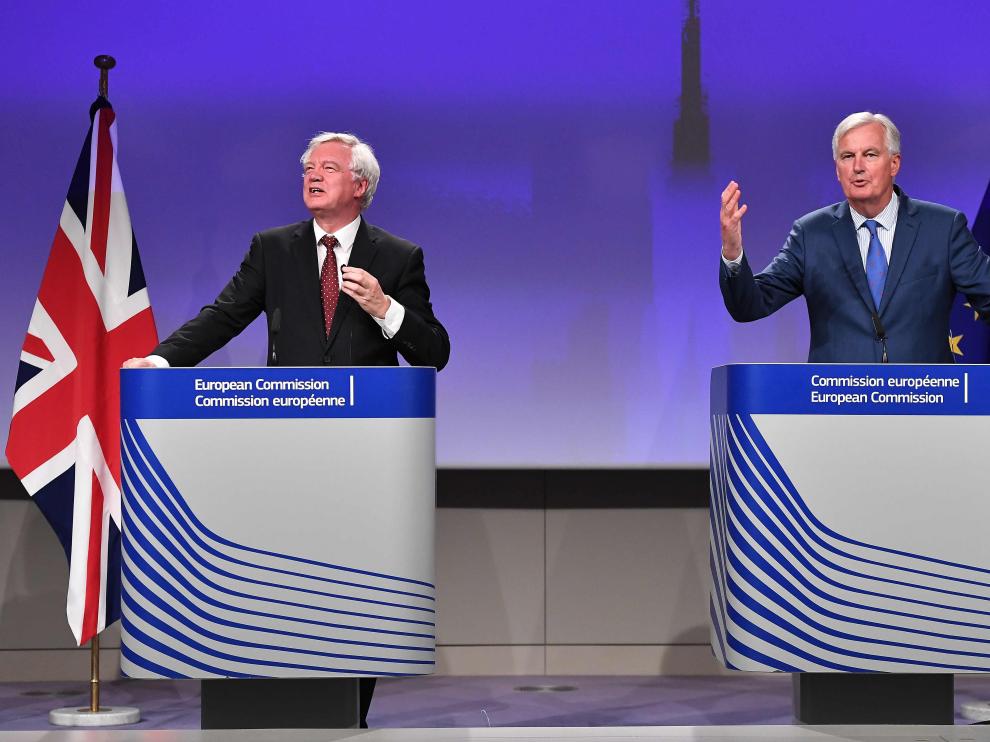 El negociador jefe del 'brexit', Michel Barnier, y el ministro británico para el 'brexit', David Davis.