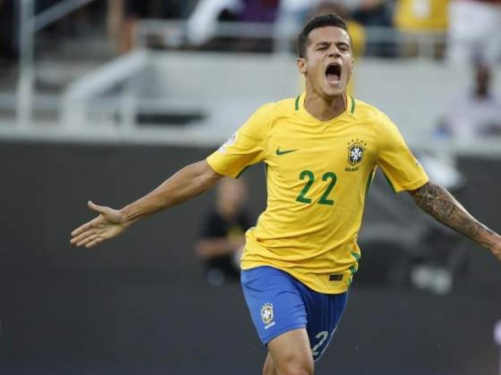 Coutinho, en un partido con Brasil.