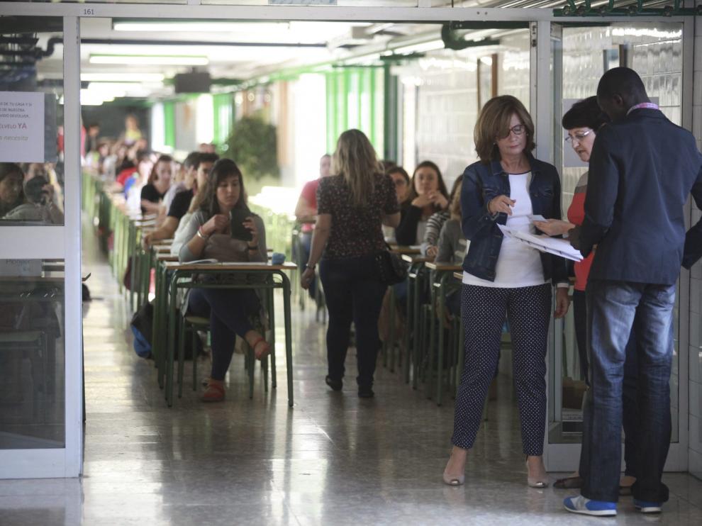 Foto de archivo de la oposición de auxiliares de la DPH celebrada en el IES Pirámide en 2014.