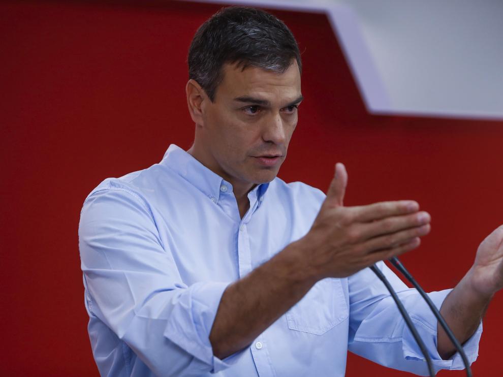 El secretario general del PSOE, Pedro Sánchez, durante la rueda de prensa ofrecida este lunes.
