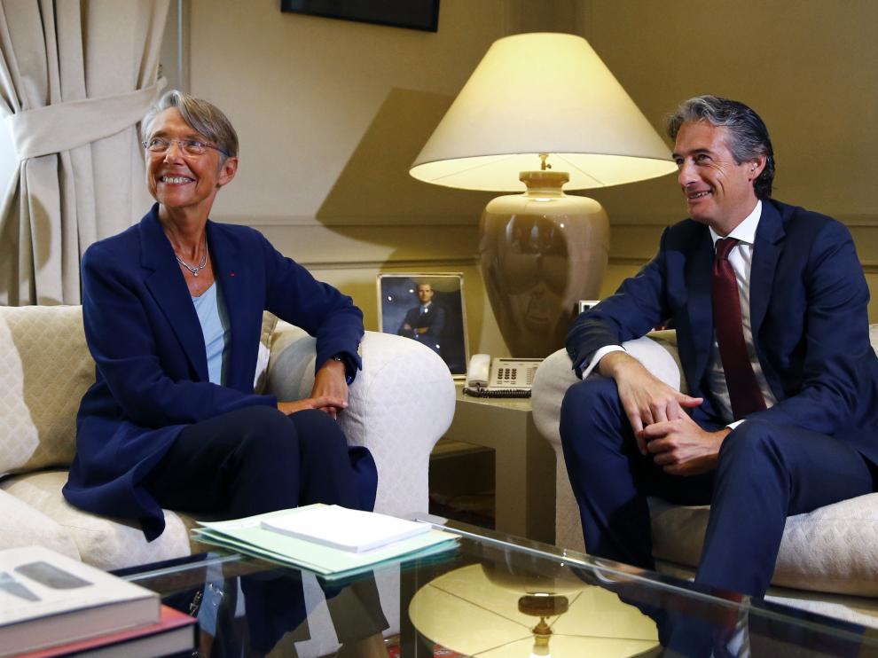 La ministra francesa Elisabeth Borne y el ministro español Íñigo de la Serna, ayer en Madrid.