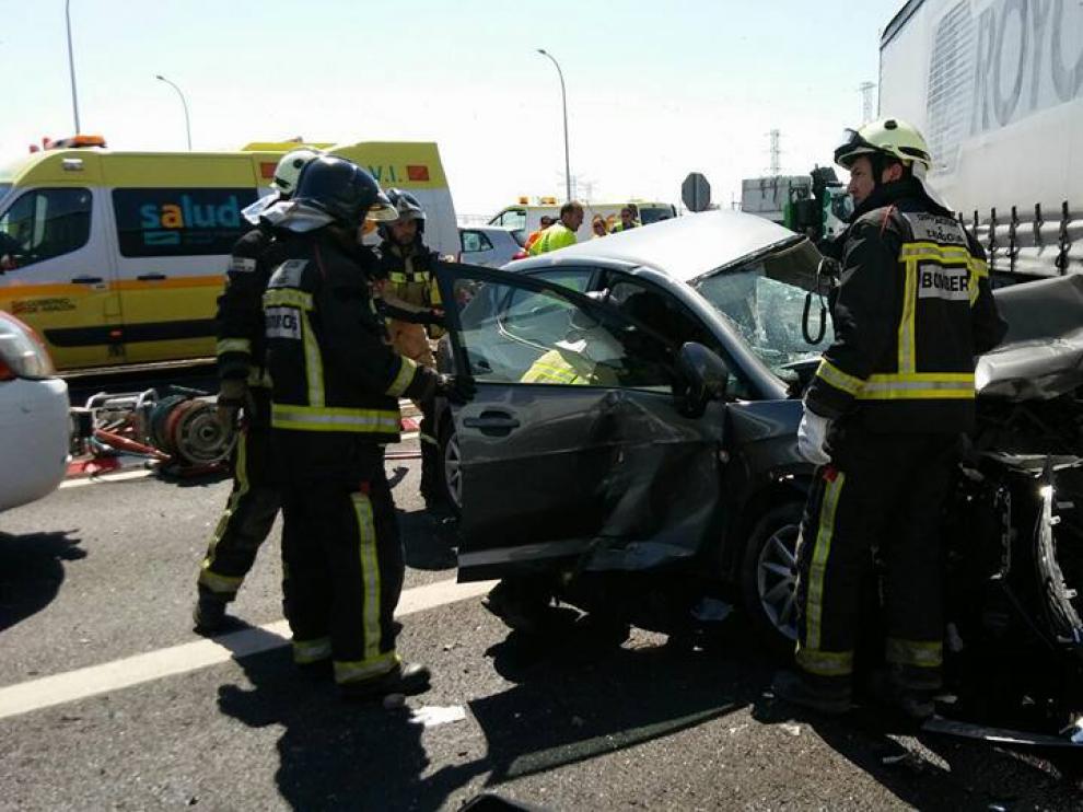 El accidente ocurrió a la altura del acceso a la autopista AP-68.