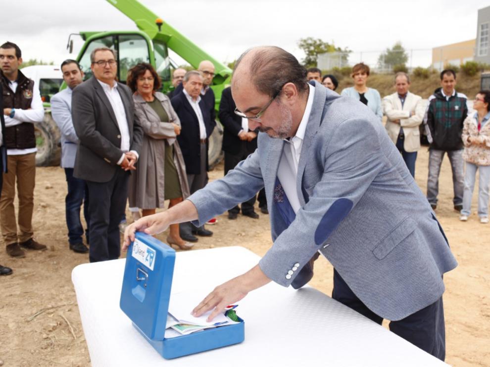Lambán en su visita de este sábado al municipio zaragozano de Novallas.