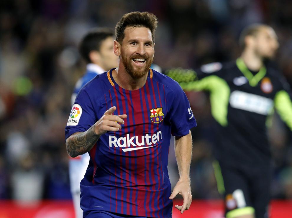 Messi celebra unos de los goles que marcó al Espanyol.