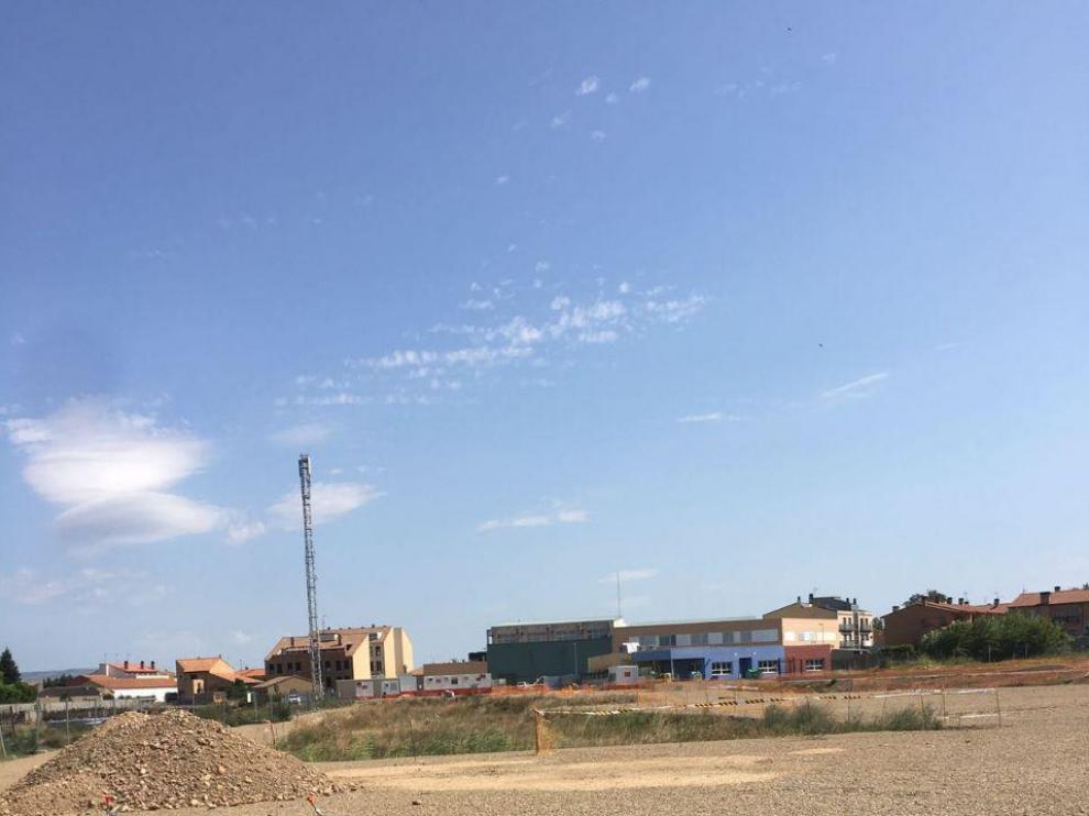 Es "sangrante" que cada año de retraso cueste a los vecinos más de 36.000 euros que tienen que pagar por los terrenos permutados en 2010, apuntan desde el grupo morado.