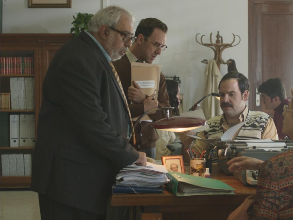 La serie 'Grupo 2 Homicidios' cuenta con un reparto muy aragonés. El zaragozano Jorge Usón -en la imagen, con bigote- es uno de los protagonistas.