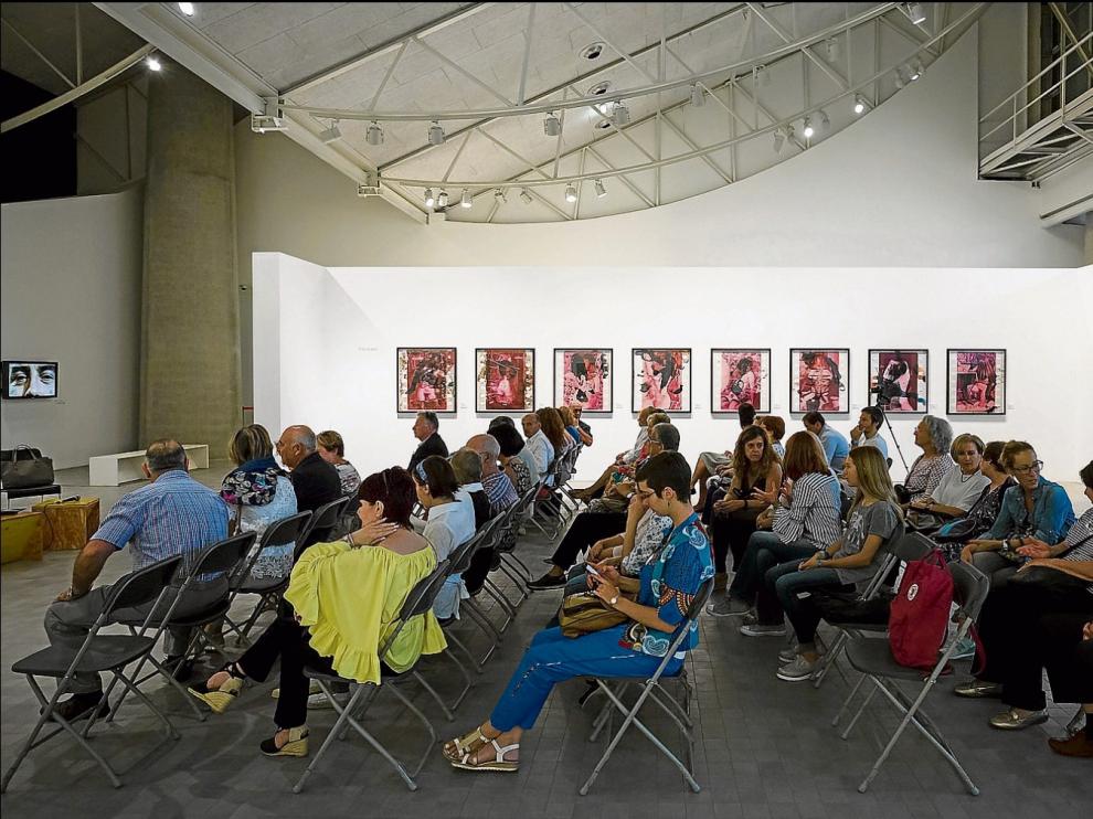 Numeroso público asistió ayer al coloquio con el que se inauguró la exposición en el Museo Pablo Serrano.