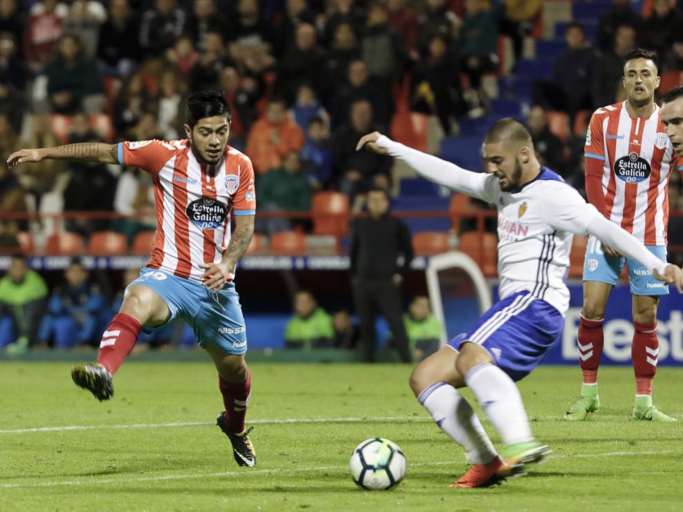 Verdasca despeja un balón en el partido contra el Lugo
