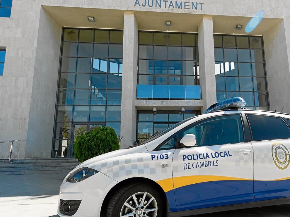 La comisaría de la Policía Local de Cambrils se ubica en el mismo edificio del Ayuntamiento.