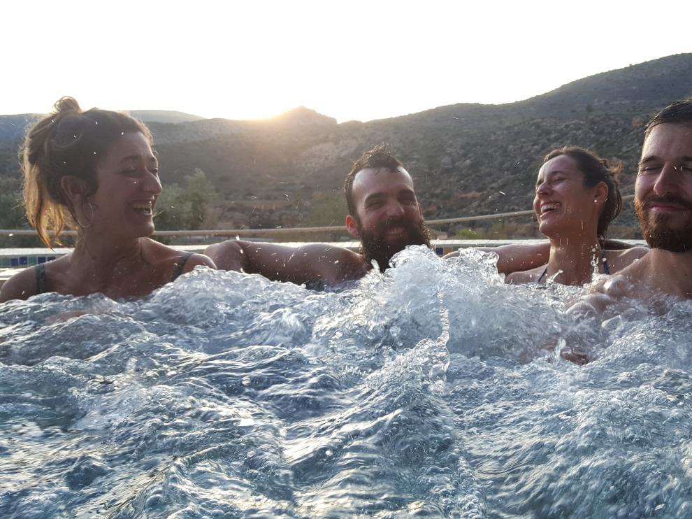 Piscina exterior, para relajarse en compañía y disfrutar del paisaje.