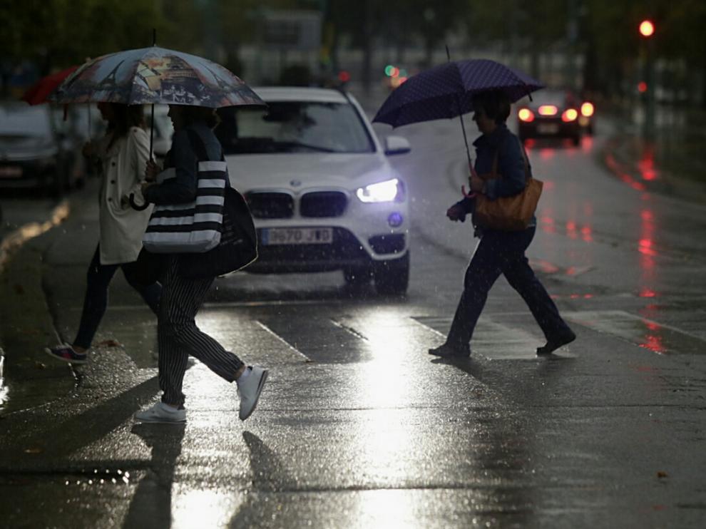 Zaragoza se ha despertado con una fuerte tormenta.