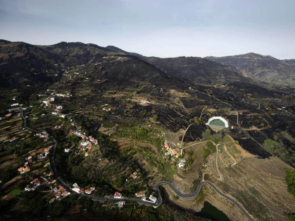 El fuego ha devastado más de 2.000 hectáreas en la cumbre de Gran Canaria.