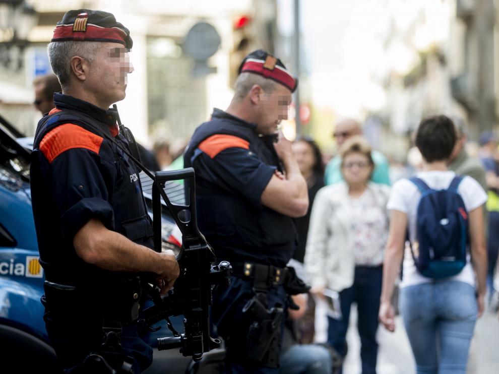 Una unidad de los Mossos d'Esquadra en el centro de Barcelona.