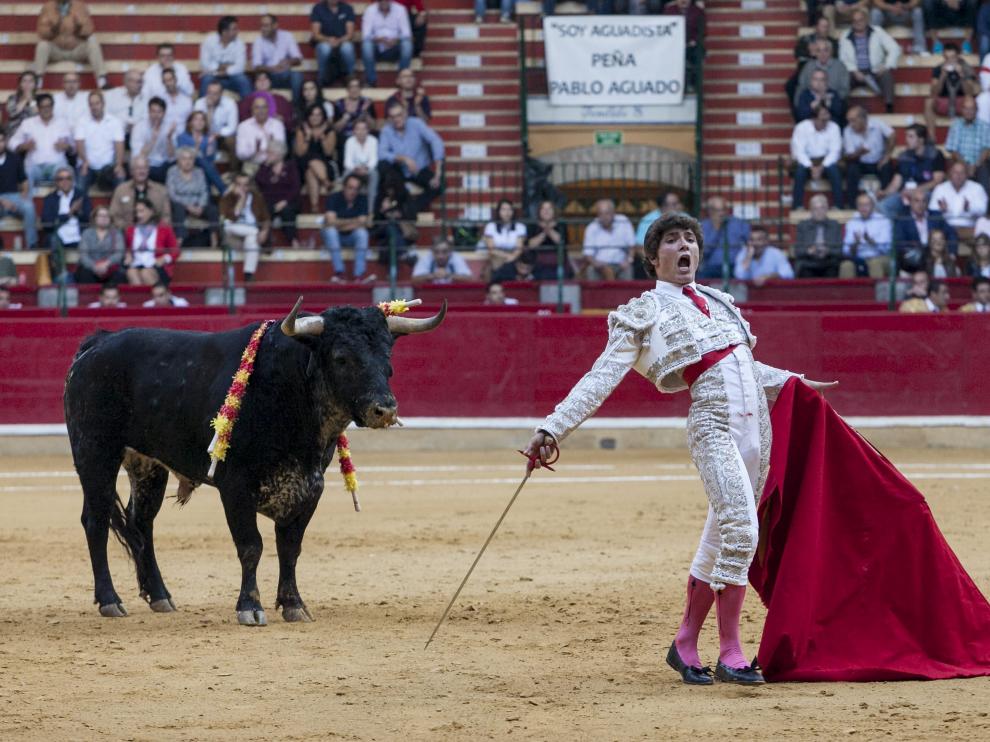 El novillero aragonés torea un mano a mano con Colombo en Algemesí (Valencia)