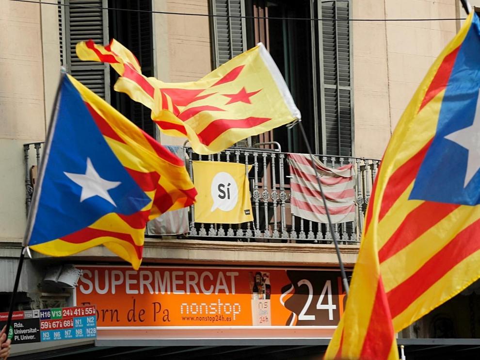 Miles de estudiantes se manifiestan en Barcelona a favor del referéndum del 1-O