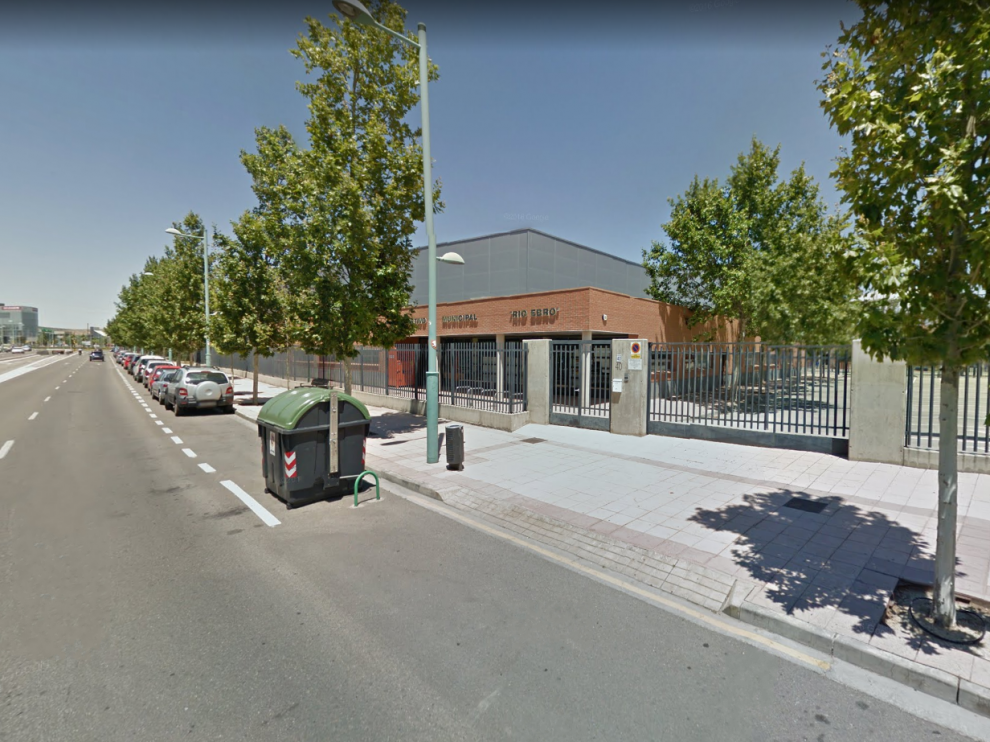 Imagen del exterior del Centro Deportivo Municipal Río Ebro de Zaragoza