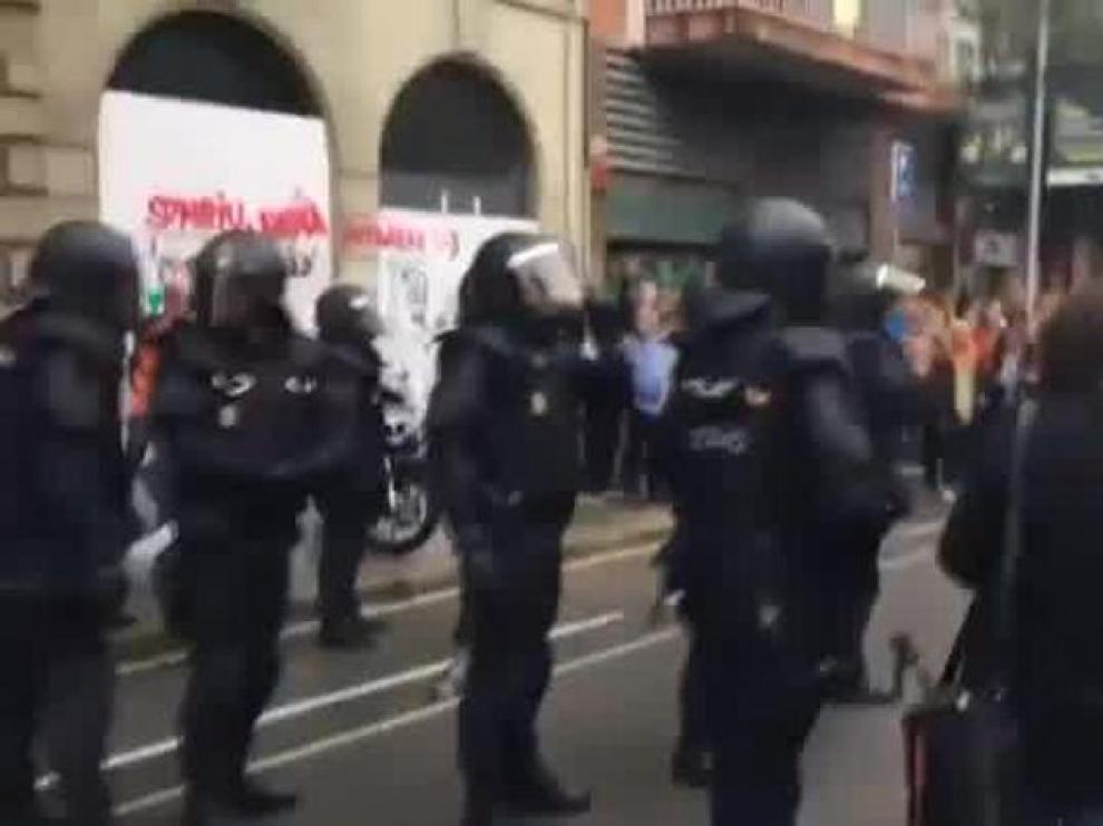 Altercados y cargas policiales en el 1-O