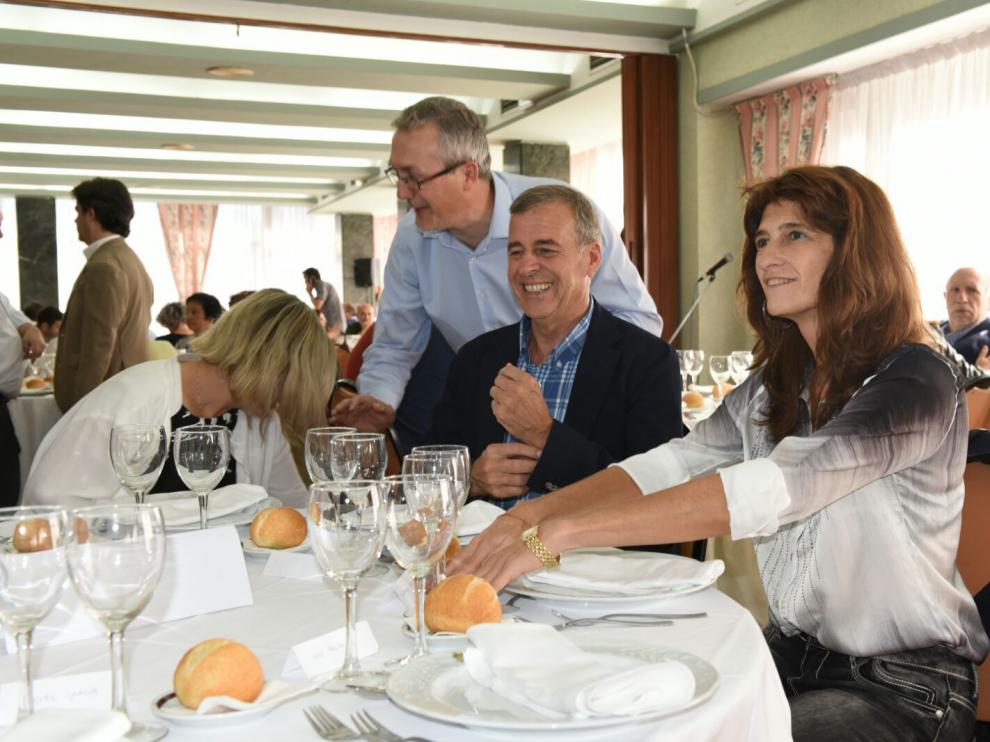 La candidata a las primarias del PSOE en Aragón, Carmen Dueso, junto a Antonio Cosculluela.