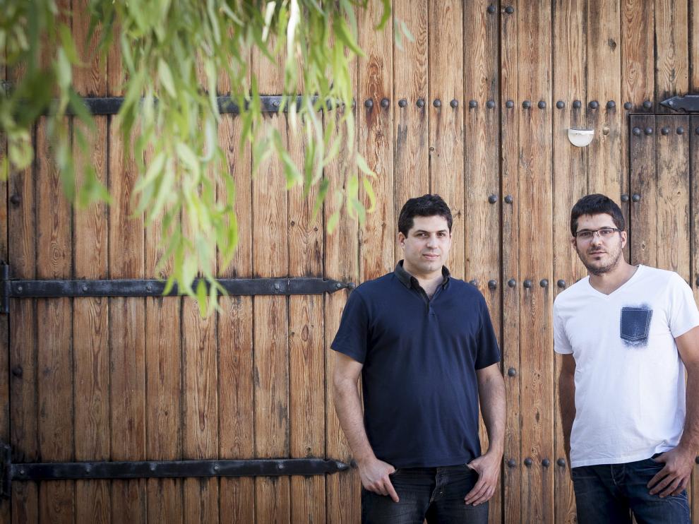 José Antonio y Javier Fandos, en las instalaciones de Fanbar en Samper de Calanda.