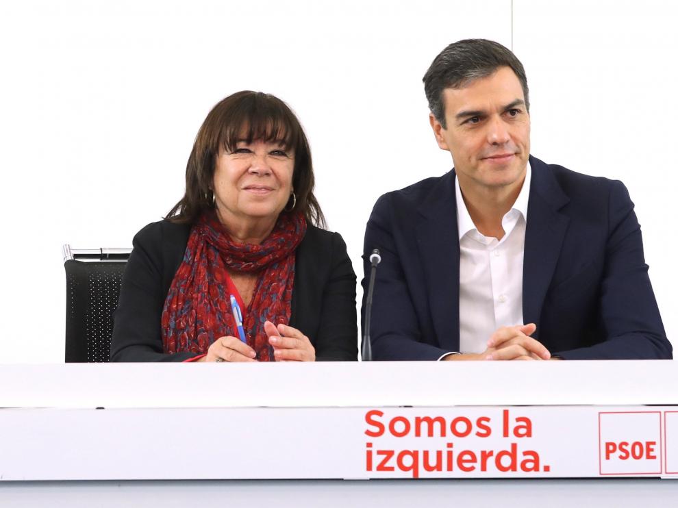 Imagen de archivo de la presidenta del PSOE, Cristina Narbona, junto a Pedro Sánchez.