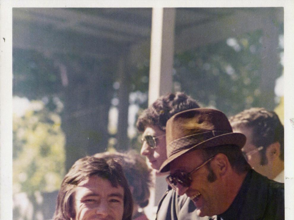 Nieto, con Jesús Casamián, del Moto Club Aragón, en Zaragoza.